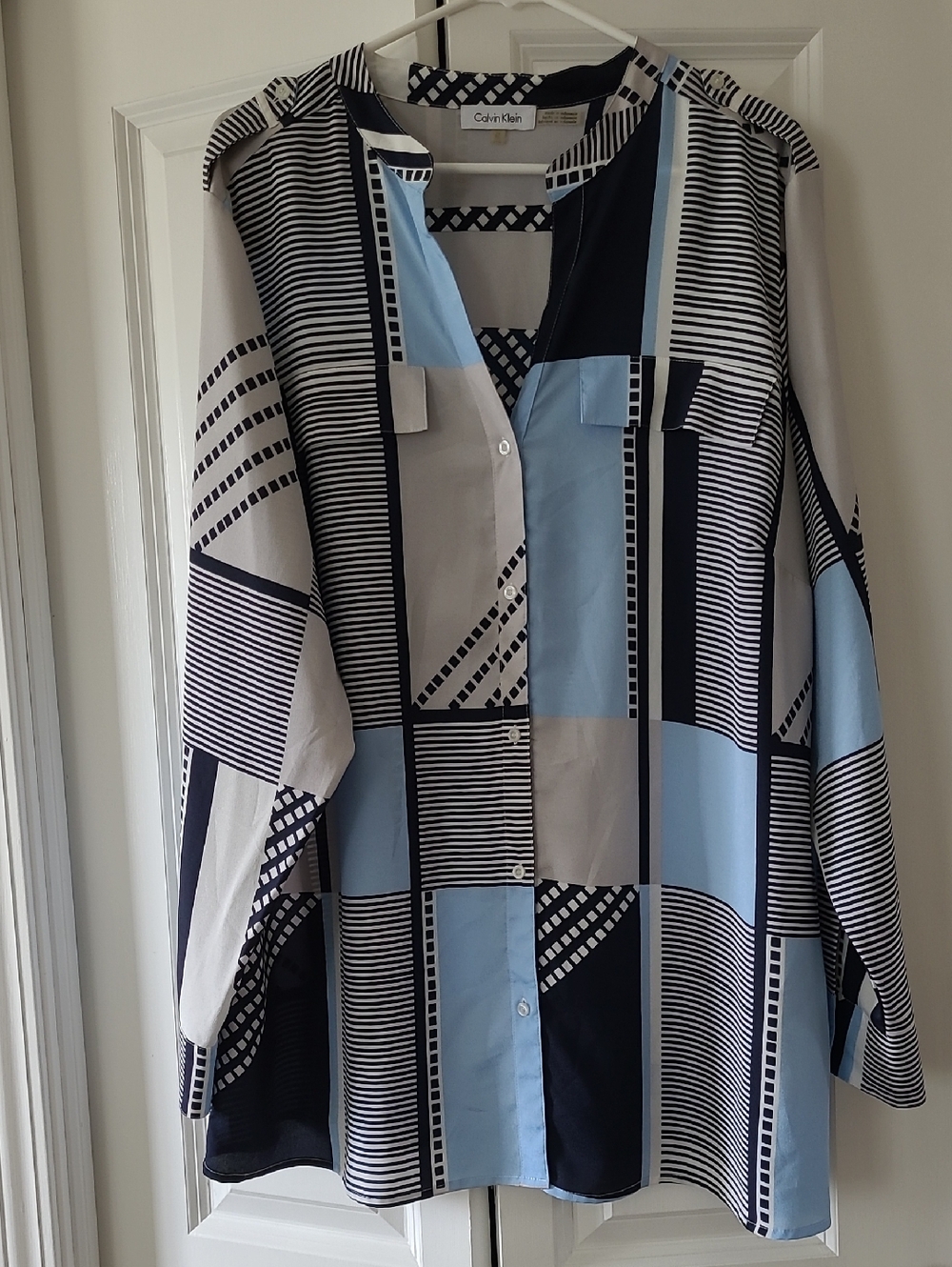 Calvin Klein Navy, Light Blue & White Geometric Button-Down Top 2xL